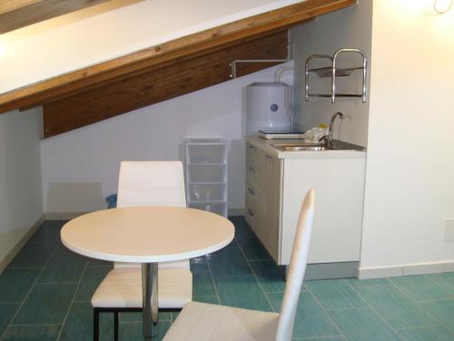 Кухня или мини-кухня в Guest House Mare e Luna
