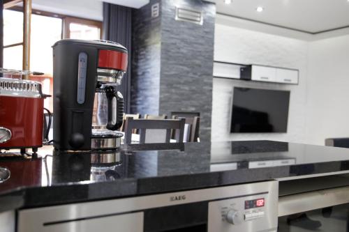 Dapur atau dapur kecil di Dom nad jeziorem Ublik z sauną i jacuzzi