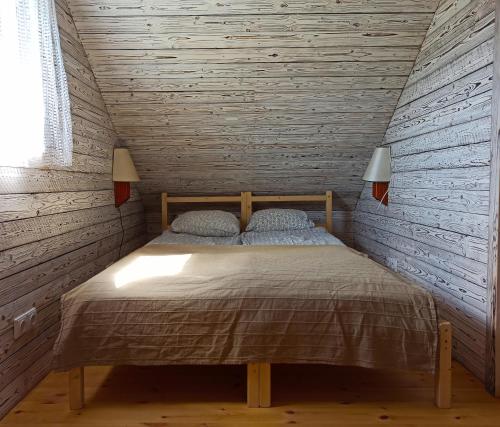 Katil atau katil-katil dalam bilik di Camping Klevas
