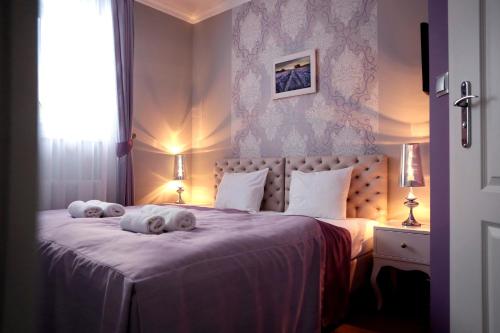 Voodi või voodid majutusasutuse Hotel Madelaine toas