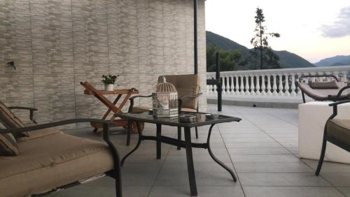 a living room with a table and chairs on a balcony at B&B Le Rocce in Castel San Giorgio