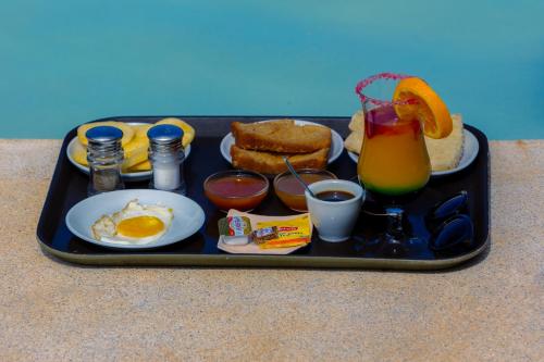 
Breakfast options available to guests at Ecolodge de Palmarin
