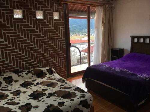 Uma cama ou camas num quarto em Rancho los Alebrijes Zacatlan