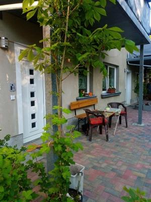 a tree in front of a house with a table at An der Alten Ziegelei in Borna