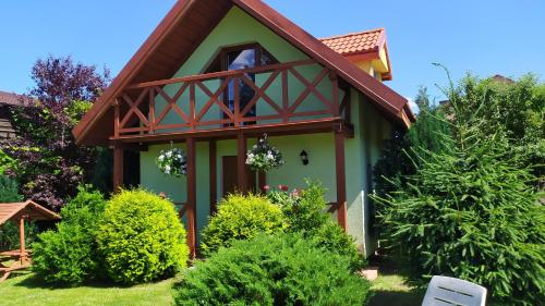 a green house with a brown roof at Zielony Domek u Gosi Kruklanki in Kruklanki