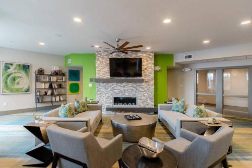 Zona de estar de Trifecta 2BR Modern & Spacious Superhost