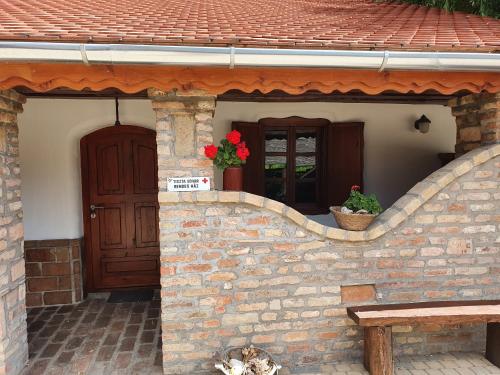 Zdjęcie z galerii obiektu Neptun Porta és Vendégház w mieście Berkesd