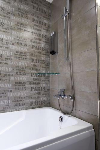 a bathroom with a shower and a tub and a toilet at KIWI SHARE HOTEL ZHONGLI in Zhongli