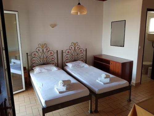 Ένα ή περισσότερα κρεβάτια σε δωμάτιο στο Filippos Apartments "Apartment 2"