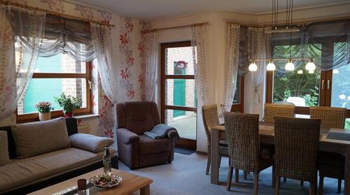 a living room with a couch and a table and chairs at Ferienwohnung Familie Neugebauer in Bruchhausen-Vilsen