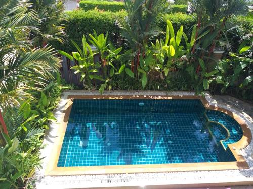 Výhled na bazén z ubytování Baan Narakorn Villa nebo okolí