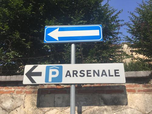 a parking sign with an arrow on top of it at Lady Verona Residence in Verona