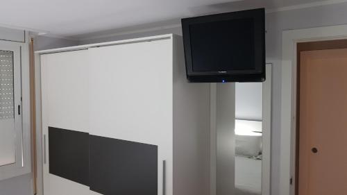 En tv och/eller ett underhållningssystem på Apartamento con vistas al mar