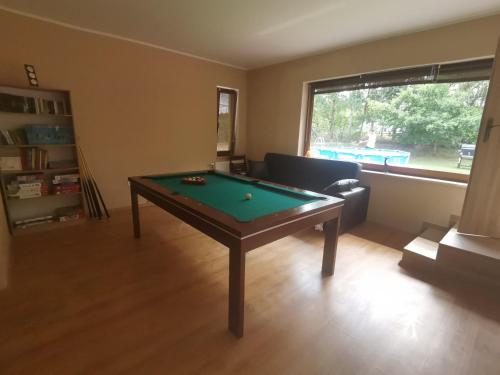 Meja biliard di Apartamenty Julia