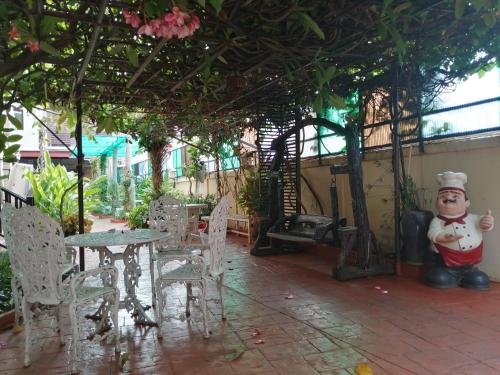 Ein Garten an der Unterkunft Wannara Hotel Hua Hin