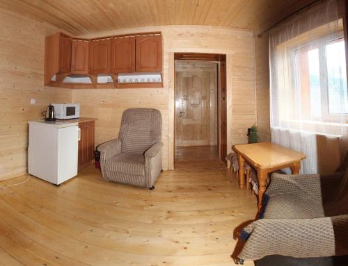 Kuchyň nebo kuchyňský kout v ubytování Під каштаном