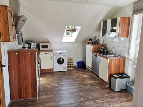 Η κουζίνα ή μικρή κουζίνα στο Ferienwohnung "Weinbergblick" im Winzerdorf
