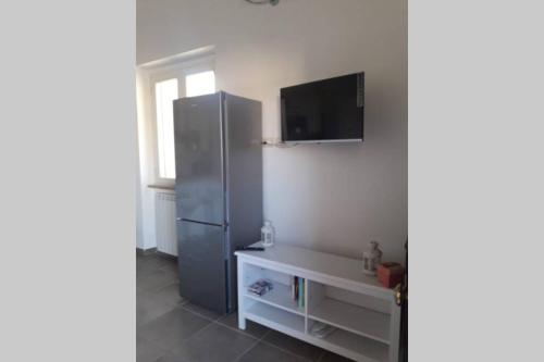 TV a/nebo společenská místnost v ubytování Villetta al mare con ampio giardino privato