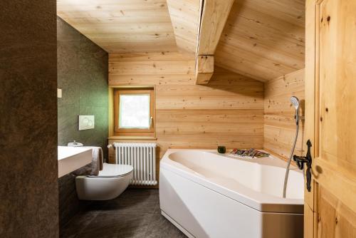 ห้องน้ำของ Kronplatz Ski Lodge