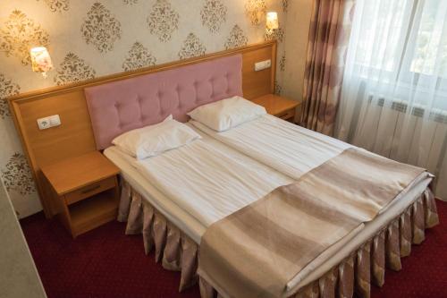 Кровать или кровати в номере Hotel Uzunski
