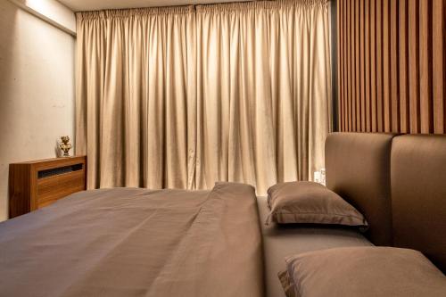 a bedroom with a bed and a window with curtains at Bella Roe Premium Apartments in Belgrade