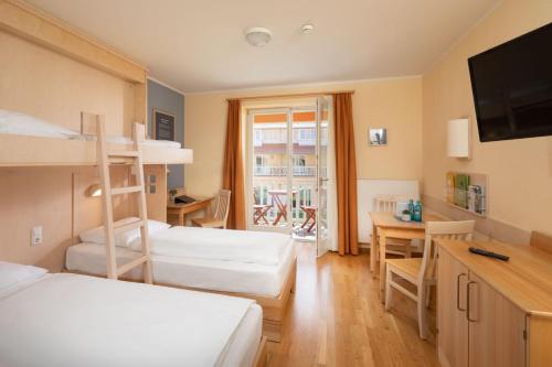 Postel nebo postele na pokoji v ubytování JUFA Hotel Nördlingen