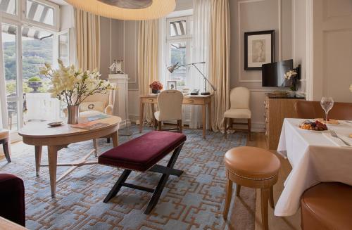 a living room with a table and a dining room at House of Hütter- Heidelberg Suites Boutique in Heidelberg