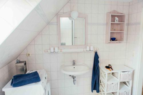 a bathroom with a sink and a mirror at Ferienwohnung Strandperle in Prerow