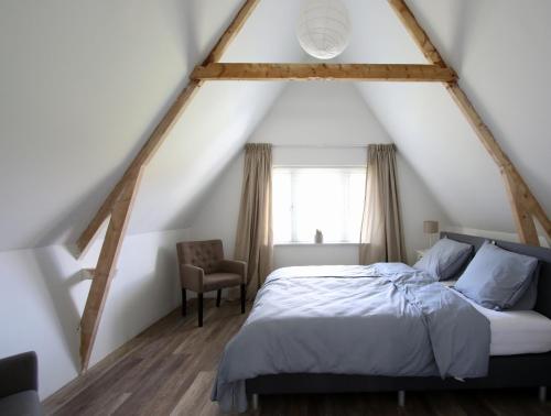 Postel nebo postele na pokoji v ubytování Het Doktershuys