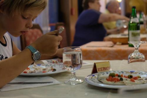 Φαγητό σε αυτό το ξενοδοχείο ή κάπου εκεί κοντά