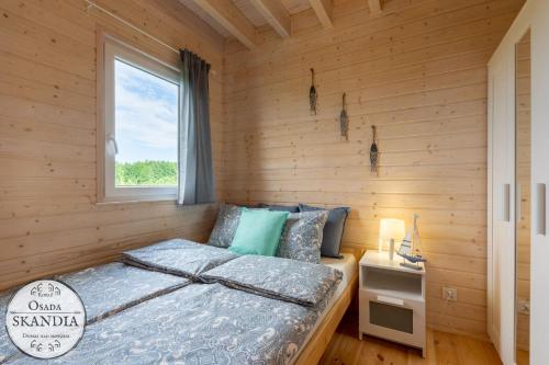 Llit o llits en una habitació de Osada Skandia Kopań