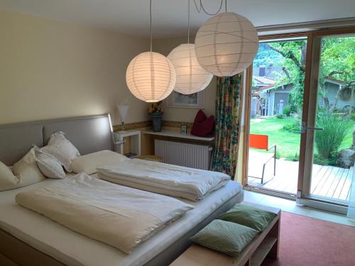 a bedroom with a bed and some lamps and a window at Ferienwohnung Baldauf in Riedenburg