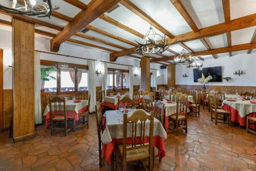 En restaurang eller annat matställe på Hostal Alfonso XI