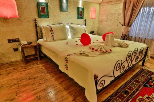 Ένα ή περισσότερα κρεβάτια σε δωμάτιο στο Casia Cave Suites