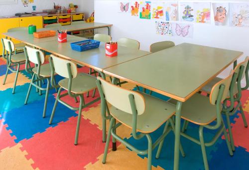 a classroom with a table and chairs at GHT Oasis Park & Spa in Lloret de Mar