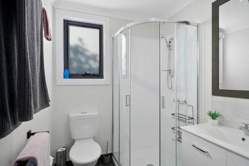 a bathroom with a shower and a toilet and a sink at Zoo Villas : Villa Zebra - Central Wynyard in Wynyard