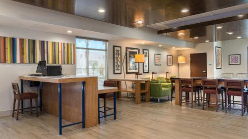 a restaurant with tables and chairs in a room at Holiday Inn Express Fullerton-Anaheim by IHG in Fullerton