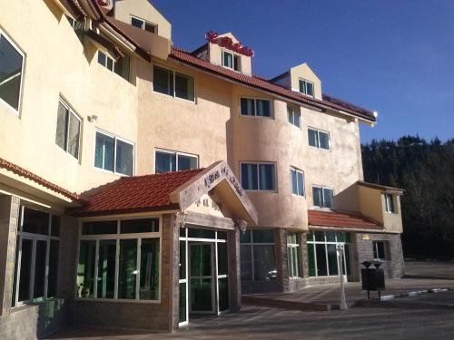 Φωτογραφία από το άλμπουμ του Hôtel Relais Ras El Maa σε Ifrane
