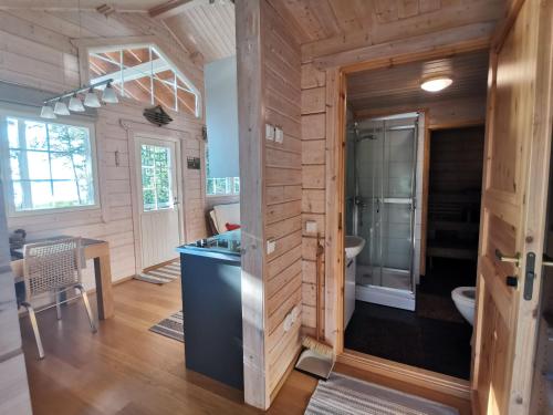Kylpyhuone majoituspaikassa Vuori Camp by Saimaa
