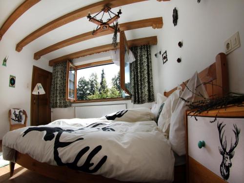 a bedroom with a bed and a window at Haus Sonneneck in Fügen
