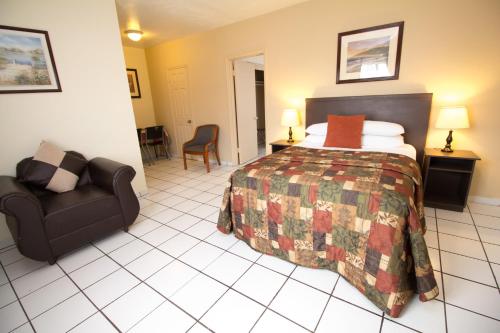 Un ou plusieurs lits dans un hébergement de l'établissement Parkway Inn