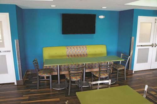 Et tv og/eller underholdning på La Quinta by Wyndham Grand Forks