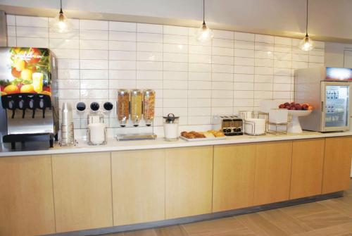 Makanan di atau berdekatan hotel