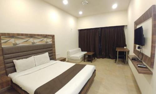 מיטה או מיטות בחדר ב-Hotel Lalit Inn