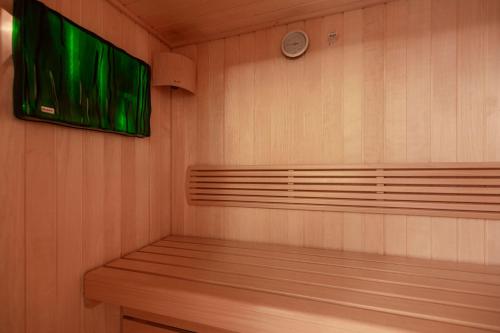 a corner of a sauna with a tv on the wall at Hotel Auhof Kappl in Kappl