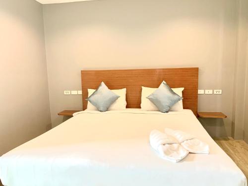 Ένα ή περισσότερα κρεβάτια σε δωμάτιο στο Behind The Scene Hotel Club @ Samui