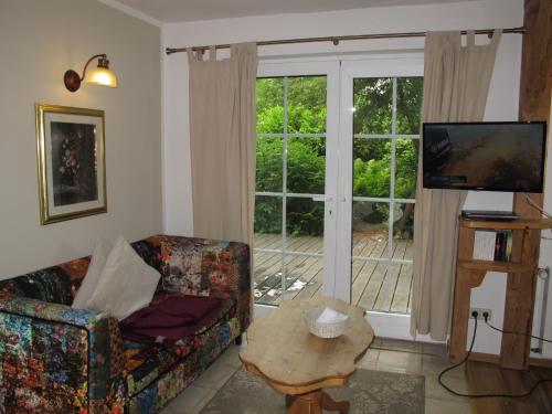 Μια τηλεόραση ή/και κέντρο ψυχαγωγίας στο Apartment Bela 2 by Interhome