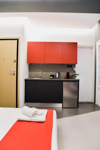 CentraL44 YoLo Casual Suite- Ermou