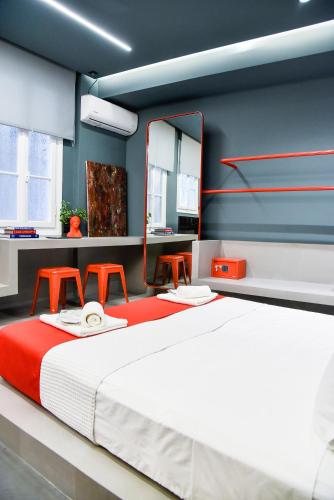 CentraL44 YoLo Casual Suite- Ermou