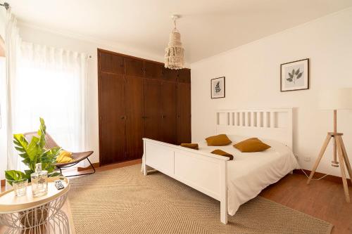 Ericeira Paradise House&Suites tesisinde bir odada yatak veya yataklar